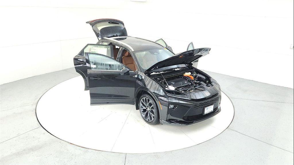 new 2025 Toyota Crown Signia car