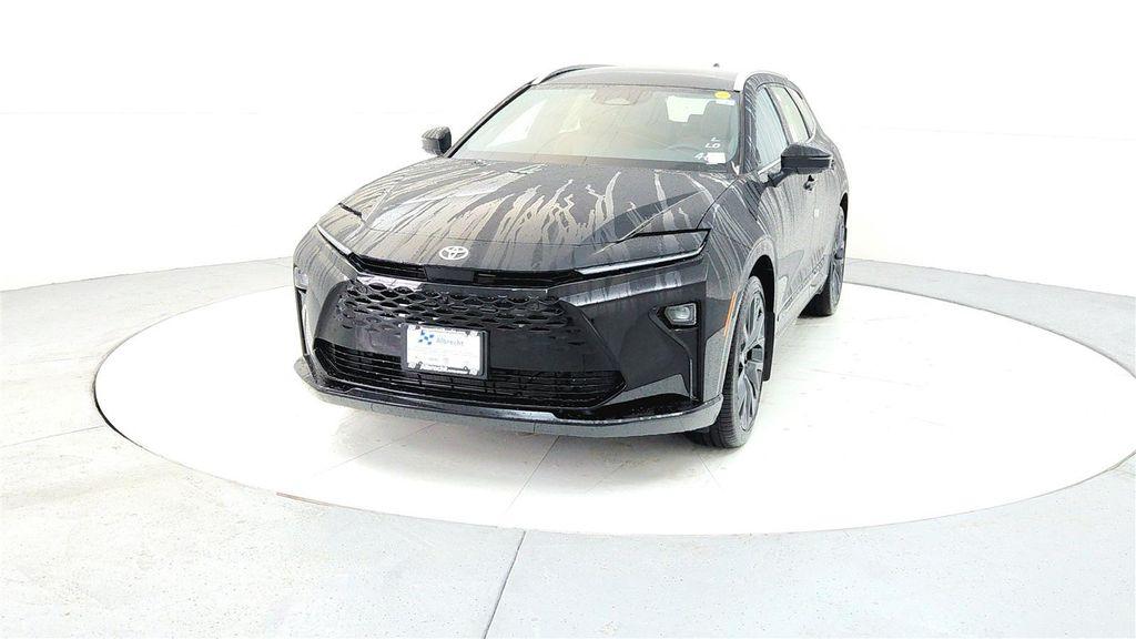 new 2025 Toyota Crown Signia car