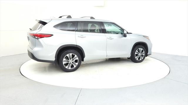 used 2021 Toyota Highlander car, priced at $30,295