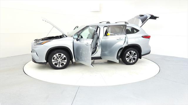 used 2021 Toyota Highlander car, priced at $30,295