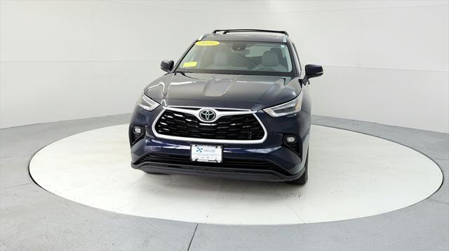used 2021 Toyota Highlander car, priced at $34,395
