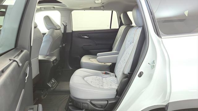 used 2022 Toyota Highlander Hybrid car, priced at $39,985