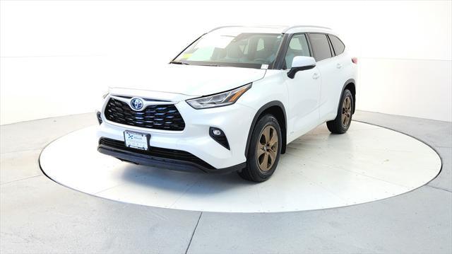 used 2022 Toyota Highlander Hybrid car, priced at $39,985