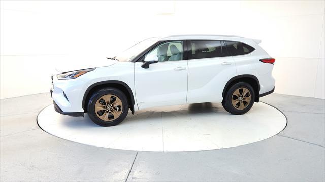 used 2022 Toyota Highlander Hybrid car, priced at $39,985