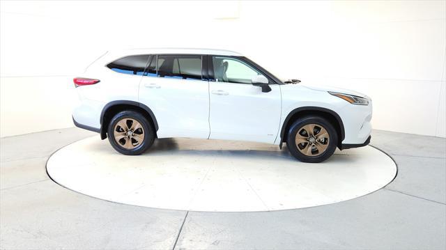 used 2022 Toyota Highlander Hybrid car, priced at $39,985