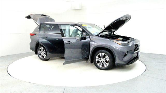 used 2022 Toyota Highlander Hybrid car, priced at $41,895