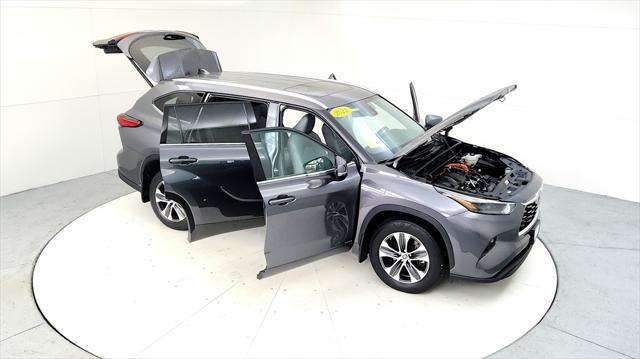 used 2022 Toyota Highlander Hybrid car, priced at $41,895
