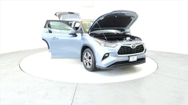 used 2022 Toyota Highlander car, priced at $39,985