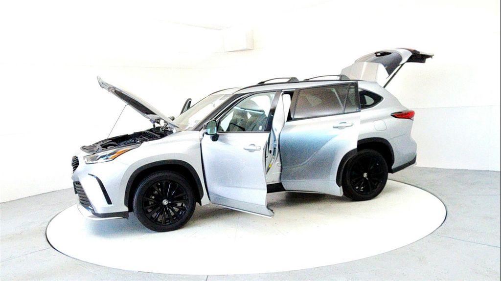 used 2023 Toyota Highlander car