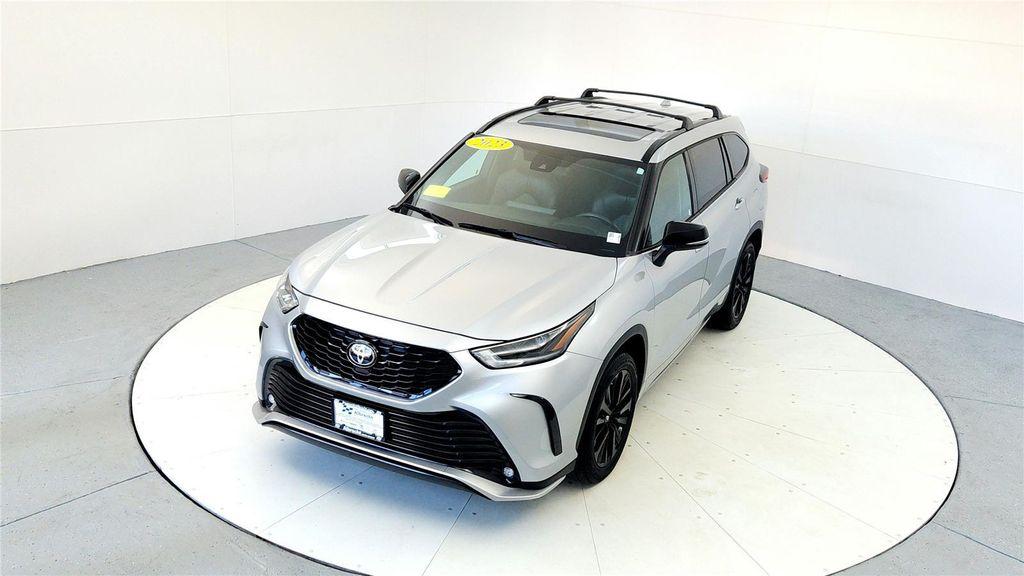 used 2023 Toyota Highlander car