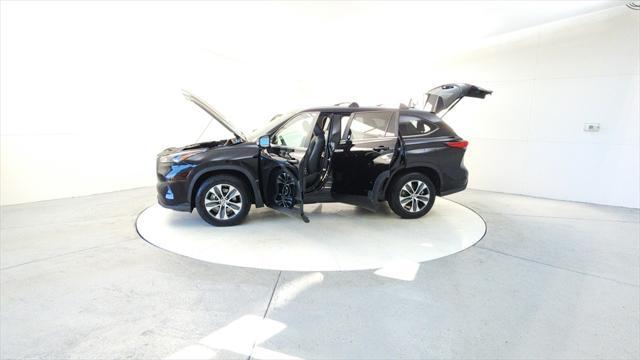 used 2023 Toyota Highlander car, priced at $39,495