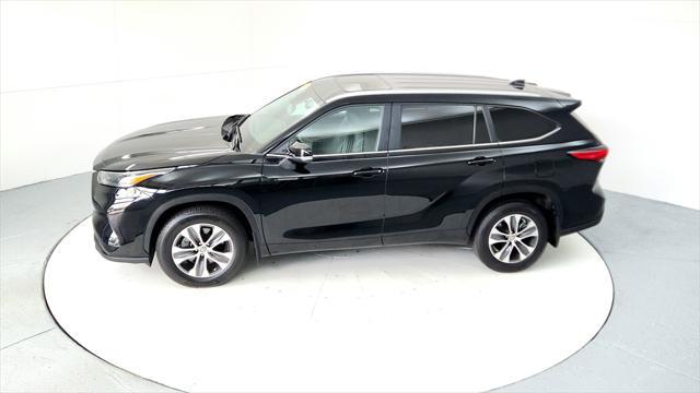 used 2023 Toyota Highlander car, priced at $42,895
