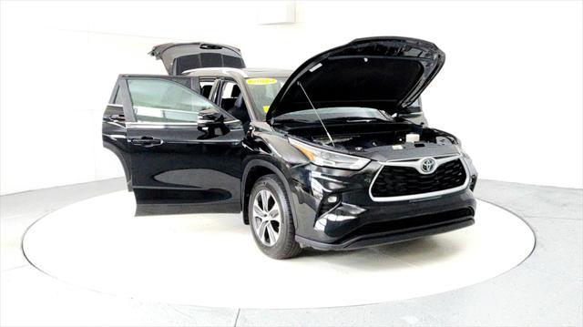 used 2023 Toyota Highlander car, priced at $42,895