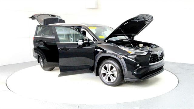 used 2023 Toyota Highlander car, priced at $42,895