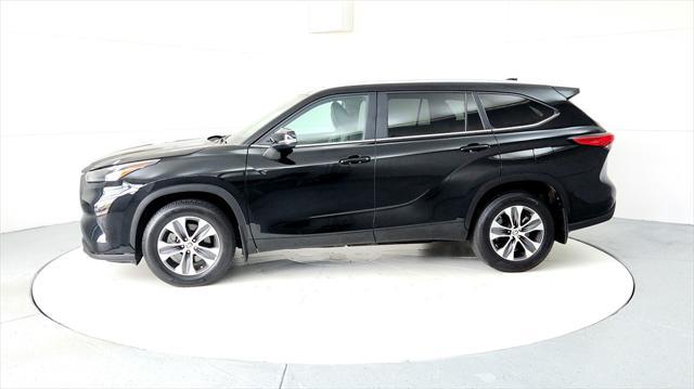 used 2023 Toyota Highlander car, priced at $42,895
