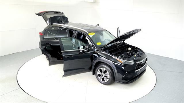 used 2023 Toyota Highlander car, priced at $42,895