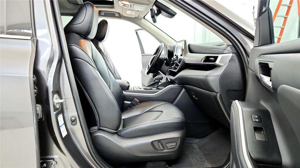 used 2022 Toyota Highlander car, priced at $37,985