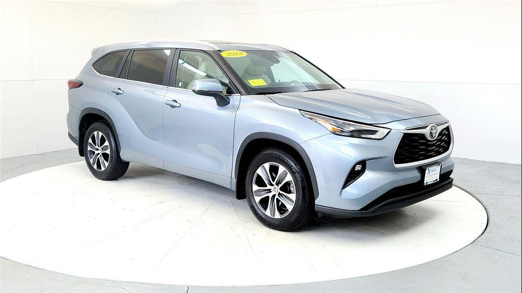 used 2024 Toyota Highlander car, priced at $34,985