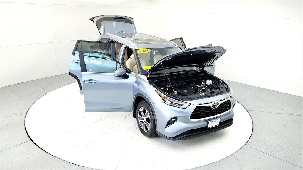 used 2024 Toyota Highlander car, priced at $34,985