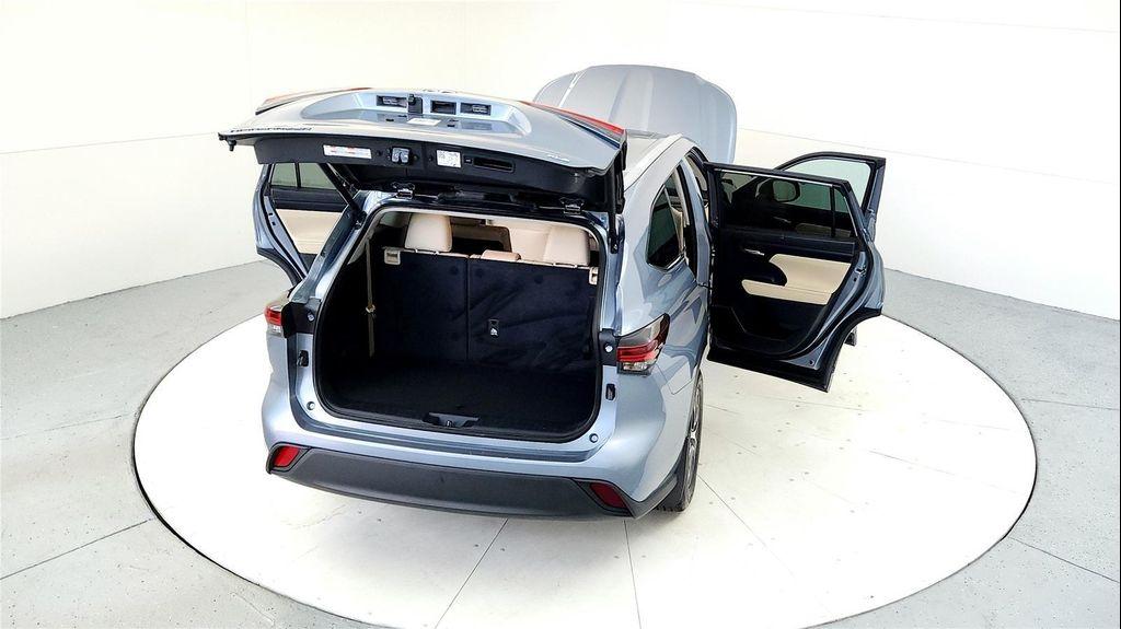 used 2024 Toyota Highlander car, priced at $34,985