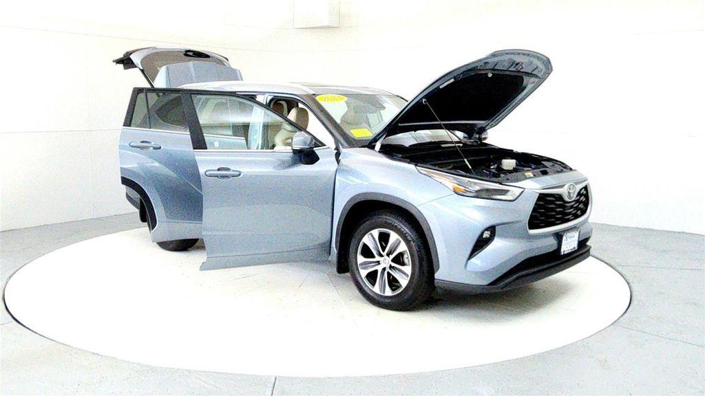 used 2024 Toyota Highlander car, priced at $34,985
