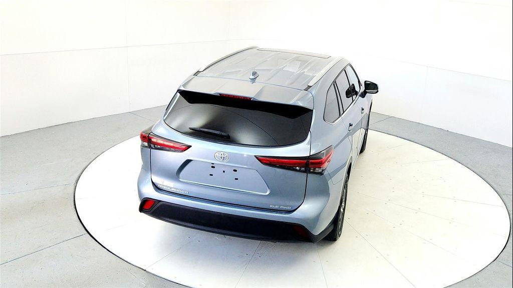 used 2022 Toyota Highlander car, priced at $39,495