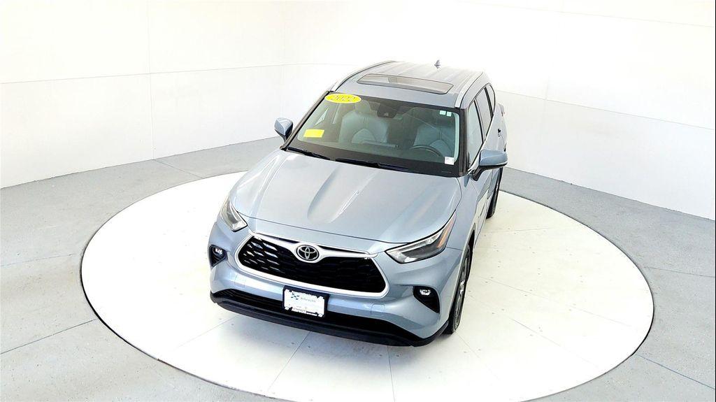 used 2022 Toyota Highlander car, priced at $39,495