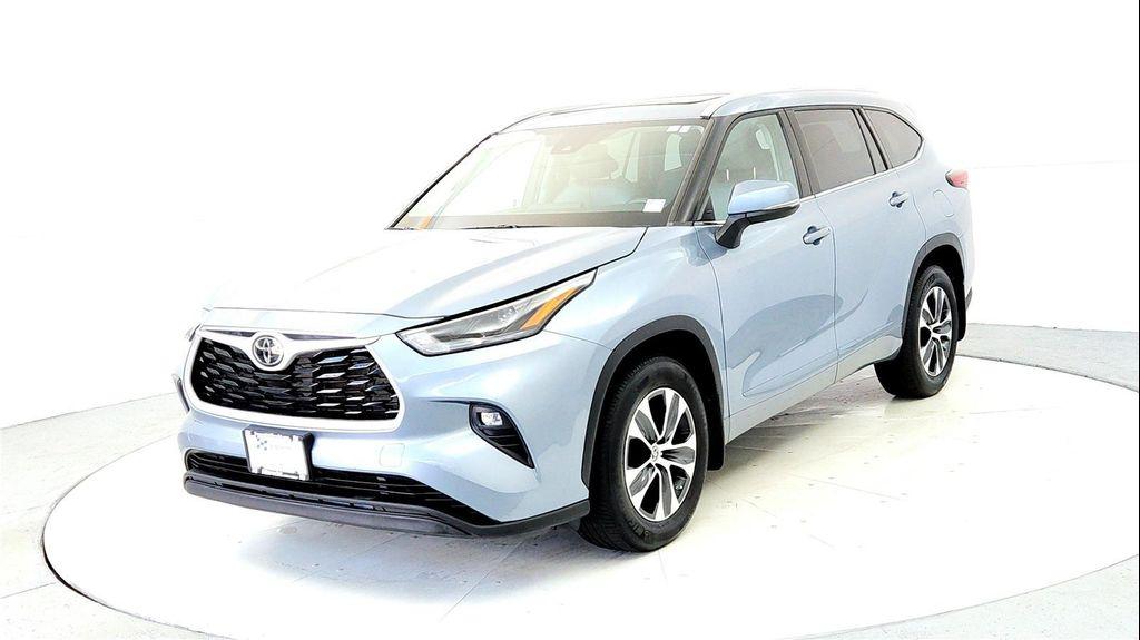 used 2022 Toyota Highlander car, priced at $39,495