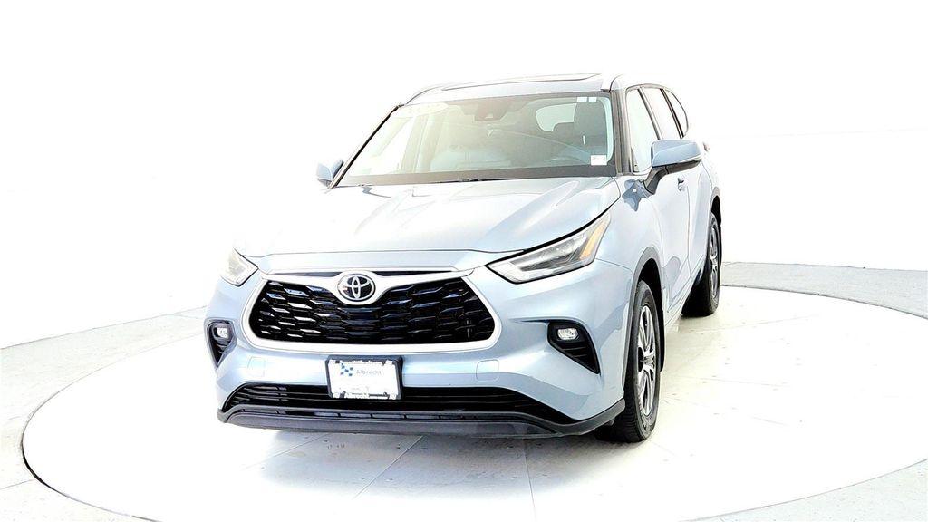 used 2022 Toyota Highlander car, priced at $39,495