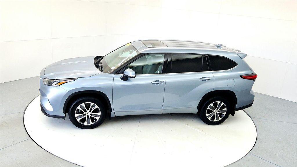used 2022 Toyota Highlander car, priced at $39,495