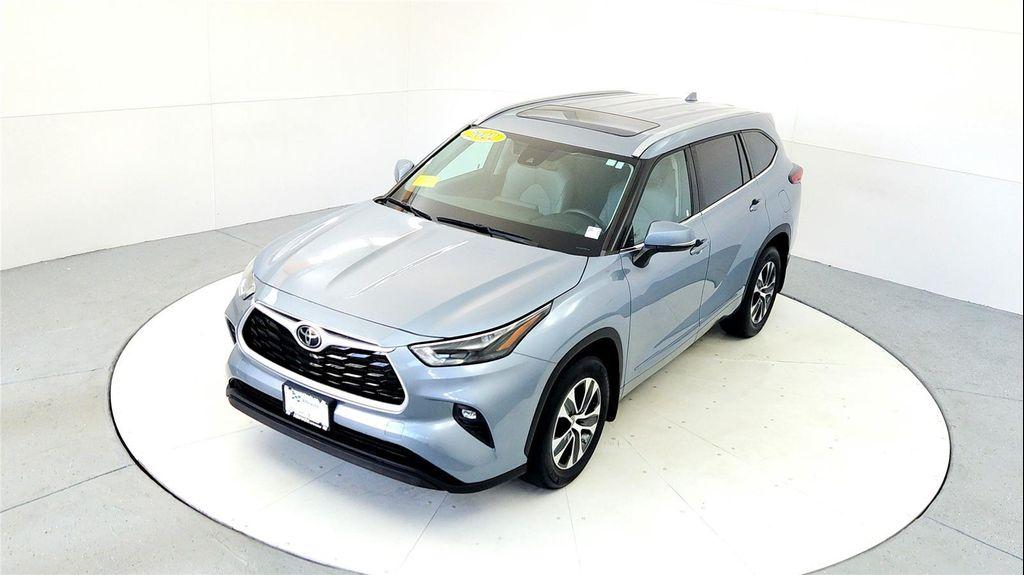 used 2022 Toyota Highlander car, priced at $39,495