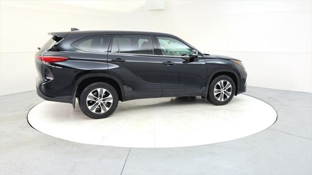 used 2021 Toyota Highlander car, priced at $34,395