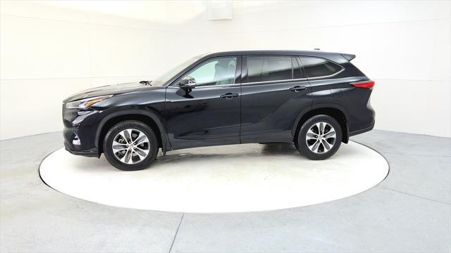 used 2021 Toyota Highlander car, priced at $34,395