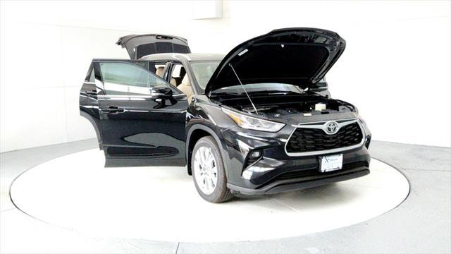 new 2025 Toyota Highlander car, priced at $49,654