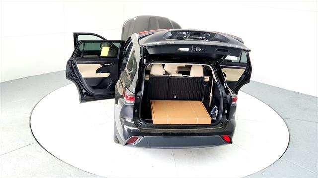 new 2025 Toyota Highlander car, priced at $49,654