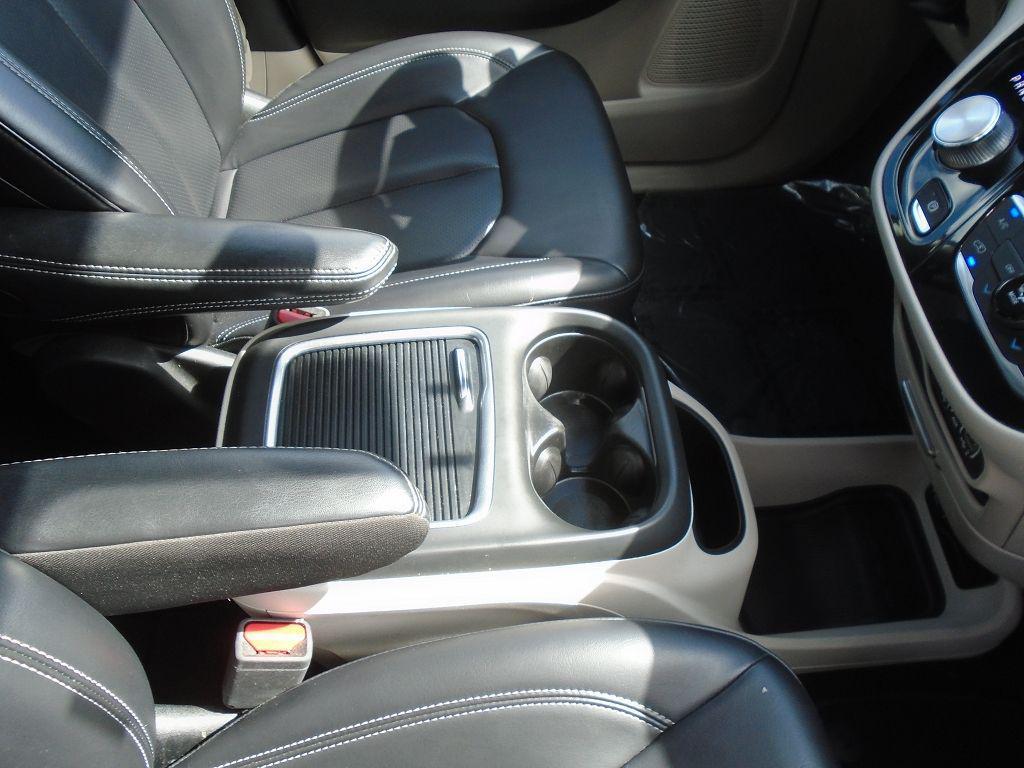 used 2023 Chrysler Pacifica car, priced at $25,995