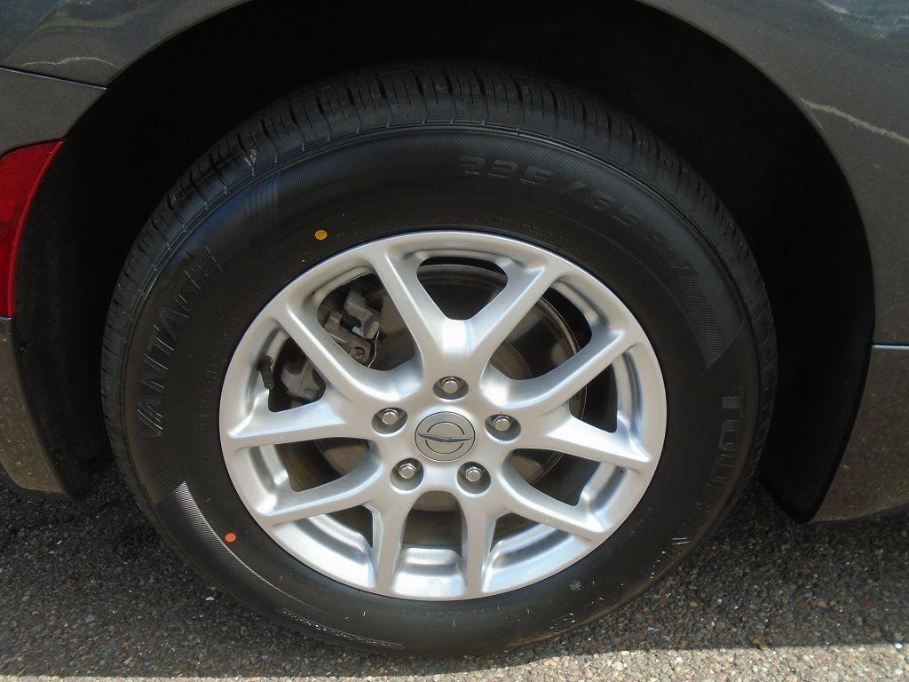 used 2023 Chrysler Pacifica car, priced at $25,995