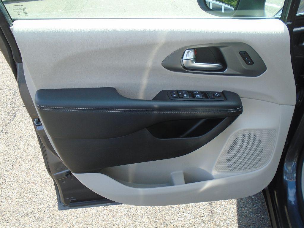 used 2023 Chrysler Pacifica car, priced at $25,995