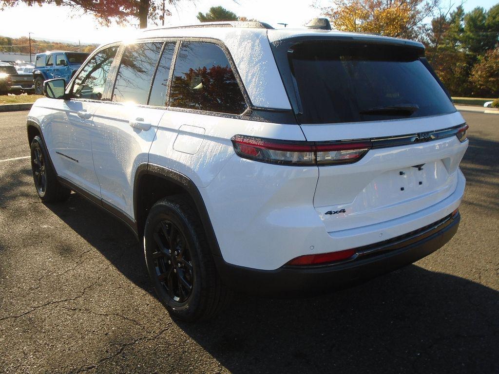 new 2025 Jeep Grand Cherokee car, priced at $42,336