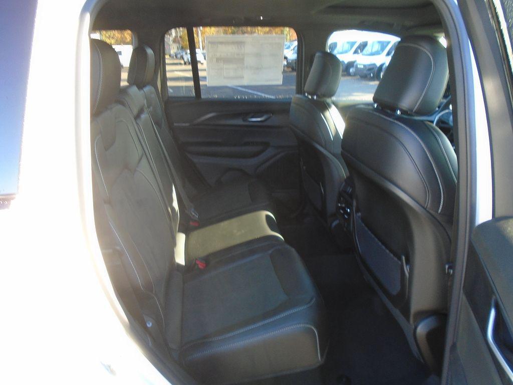 new 2025 Jeep Grand Cherokee car, priced at $42,336