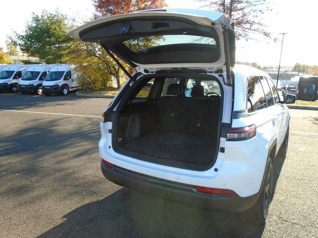 new 2025 Jeep Grand Cherokee car, priced at $42,336