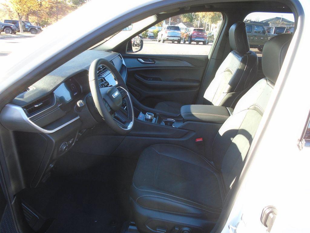 new 2025 Jeep Grand Cherokee car, priced at $42,336