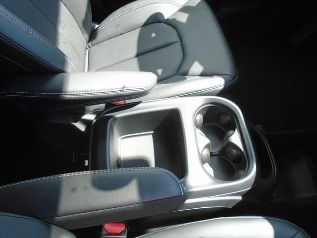 new 2025 Chrysler Pacifica car, priced at $44,473