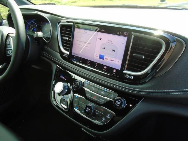 new 2025 Chrysler Pacifica car, priced at $44,473