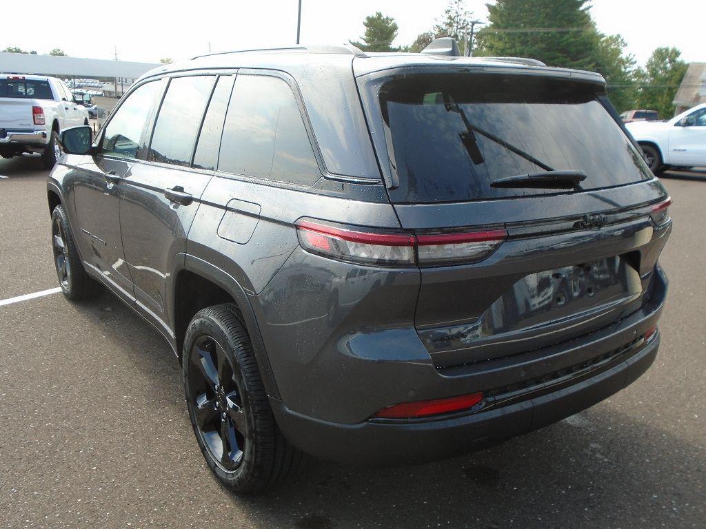 new 2025 Jeep Grand Cherokee car, priced at $44,352