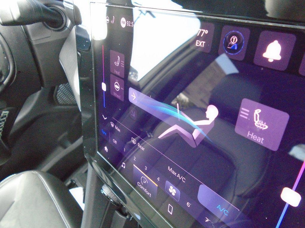 new 2025 Jeep Grand Cherokee car, priced at $44,352