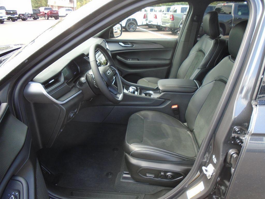 new 2025 Jeep Grand Cherokee car, priced at $44,352