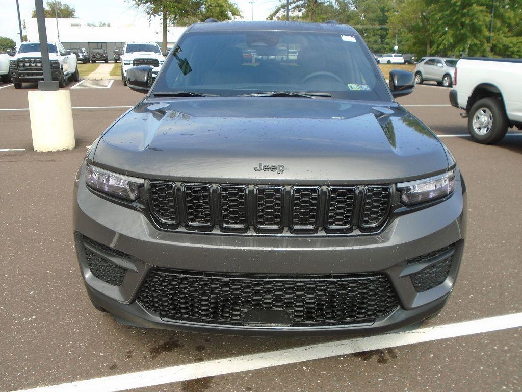 new 2025 Jeep Grand Cherokee car, priced at $44,352