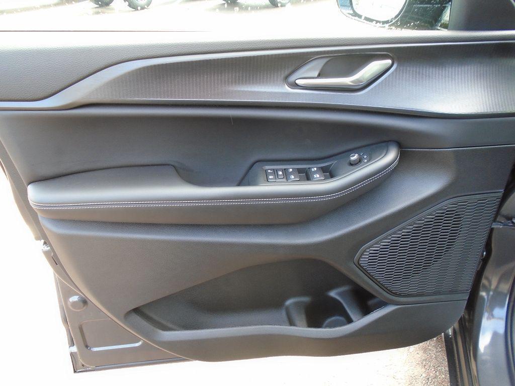 new 2025 Jeep Grand Cherokee car, priced at $44,352