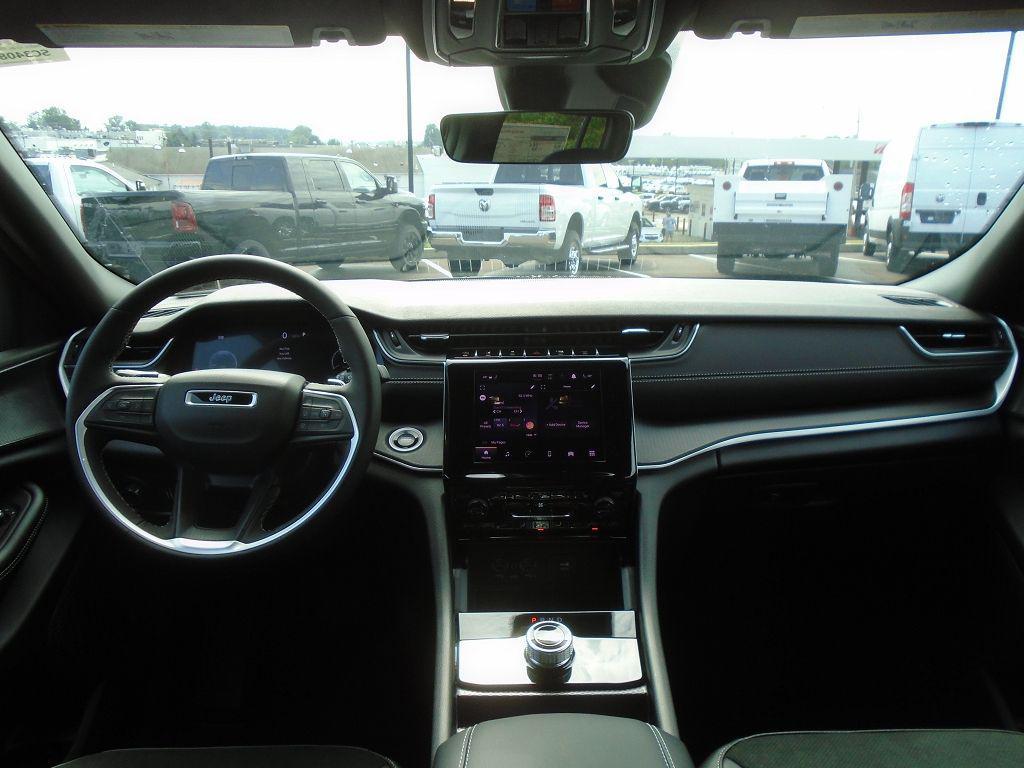 new 2025 Jeep Grand Cherokee car, priced at $44,352